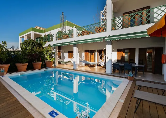 Holiday Villa In Elite Residential Area Of Faro